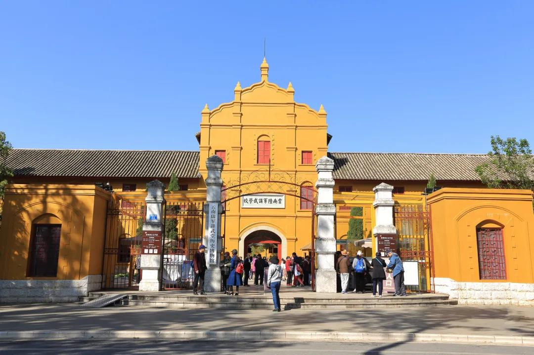 周末去一趟建水開(kāi)啟一場(chǎng)特別的美食之旅。