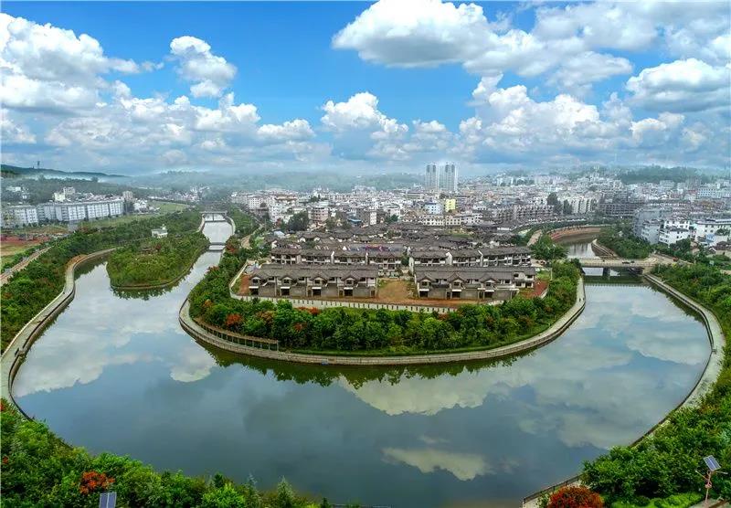 背上行囊，逃離喧囂  循遠(yuǎn)古印跡，隨非遺傳人  開啟“見人見物見生活”的非遺旅程吧！