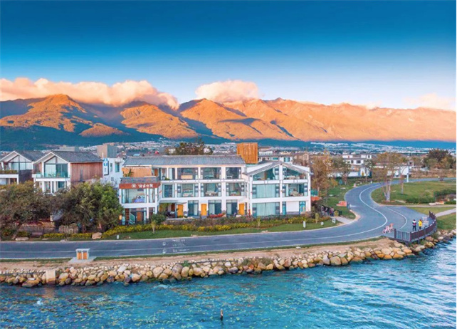 被評為大理州2021年度最佳旅游美宿”酒店,蒼山洱海間,帶你詩意棲居。