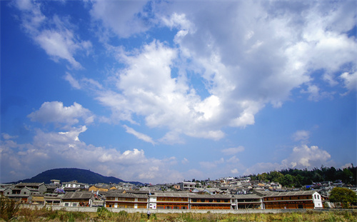 云南展臺設(shè)計(jì)中眾多企業(yè)及工廠為什么會選擇烤漆工藝？
