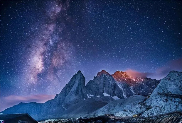 麗江旅行社 麗江旅游 麗江旅行社與你相約玉龍雪山，帶你體驗觀星的浪漫夜晚。