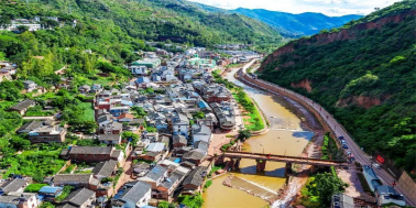 云南公司團(tuán)隊活動策劃,云南公司策劃活動，楚雄旅行社:三分詩意七分秋，古鎮(zhèn)幽情韻自稠。這個秋天來楚雄逛古鎮(zhèn)吧！